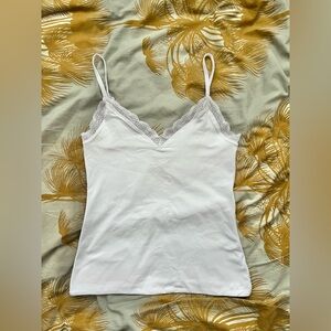nwot Aritzia Contour Lace Camisole M wht